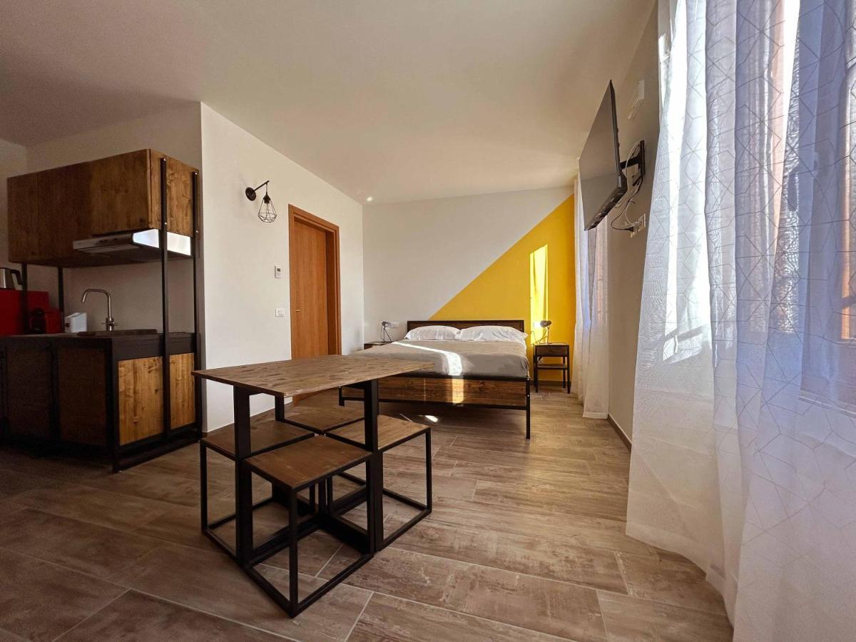 La Volpe Rossa Rooms And Apartments San Felice del Benaco Kültér fotó