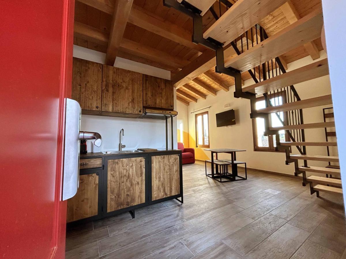 La Volpe Rossa Rooms And Apartments San Felice del Benaco Kültér fotó