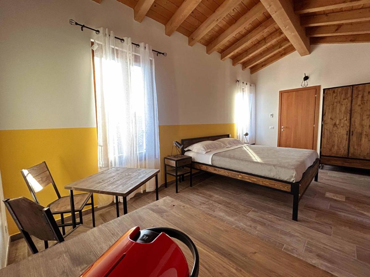 La Volpe Rossa Rooms And Apartments San Felice del Benaco Kültér fotó