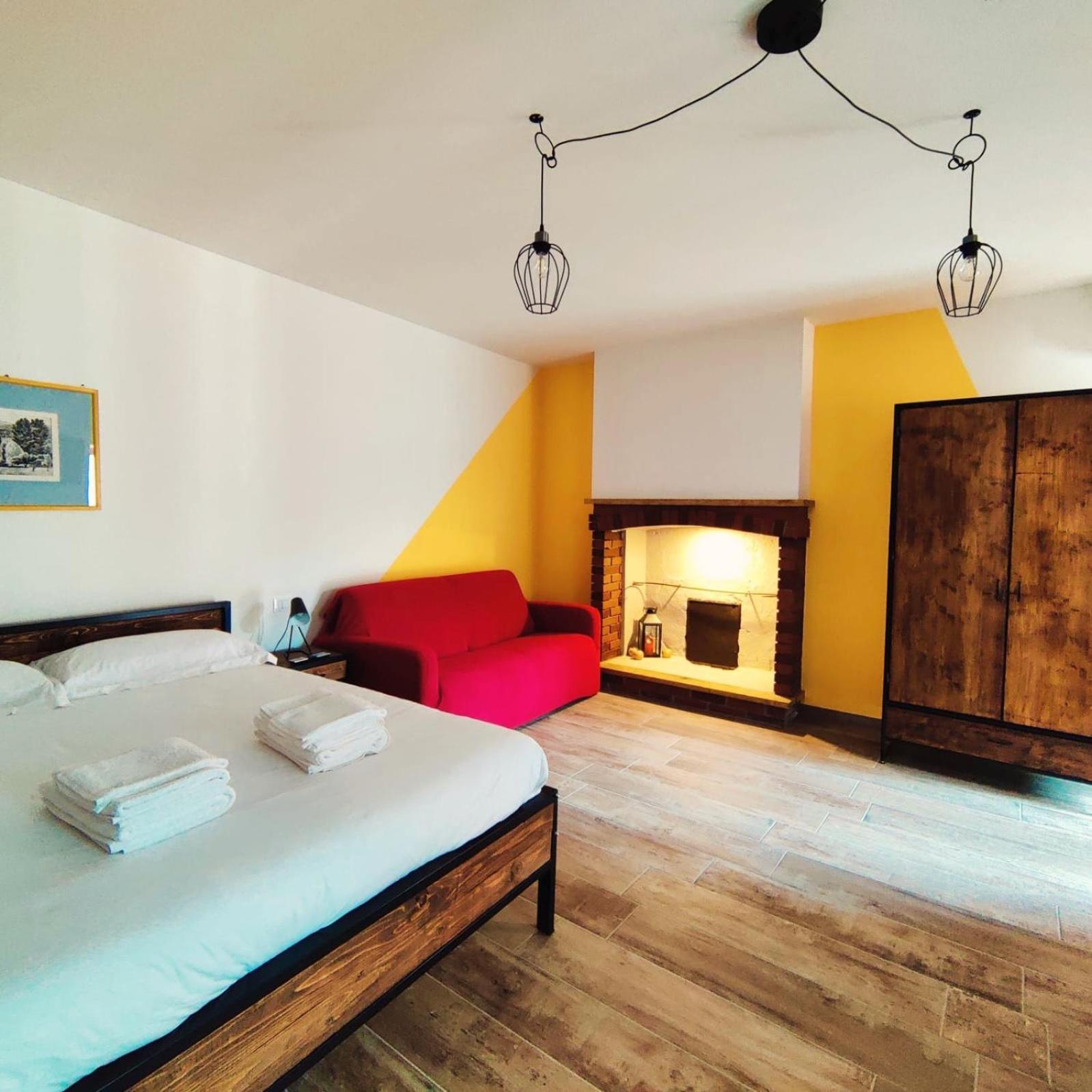 La Volpe Rossa Rooms And Apartments San Felice del Benaco Kültér fotó