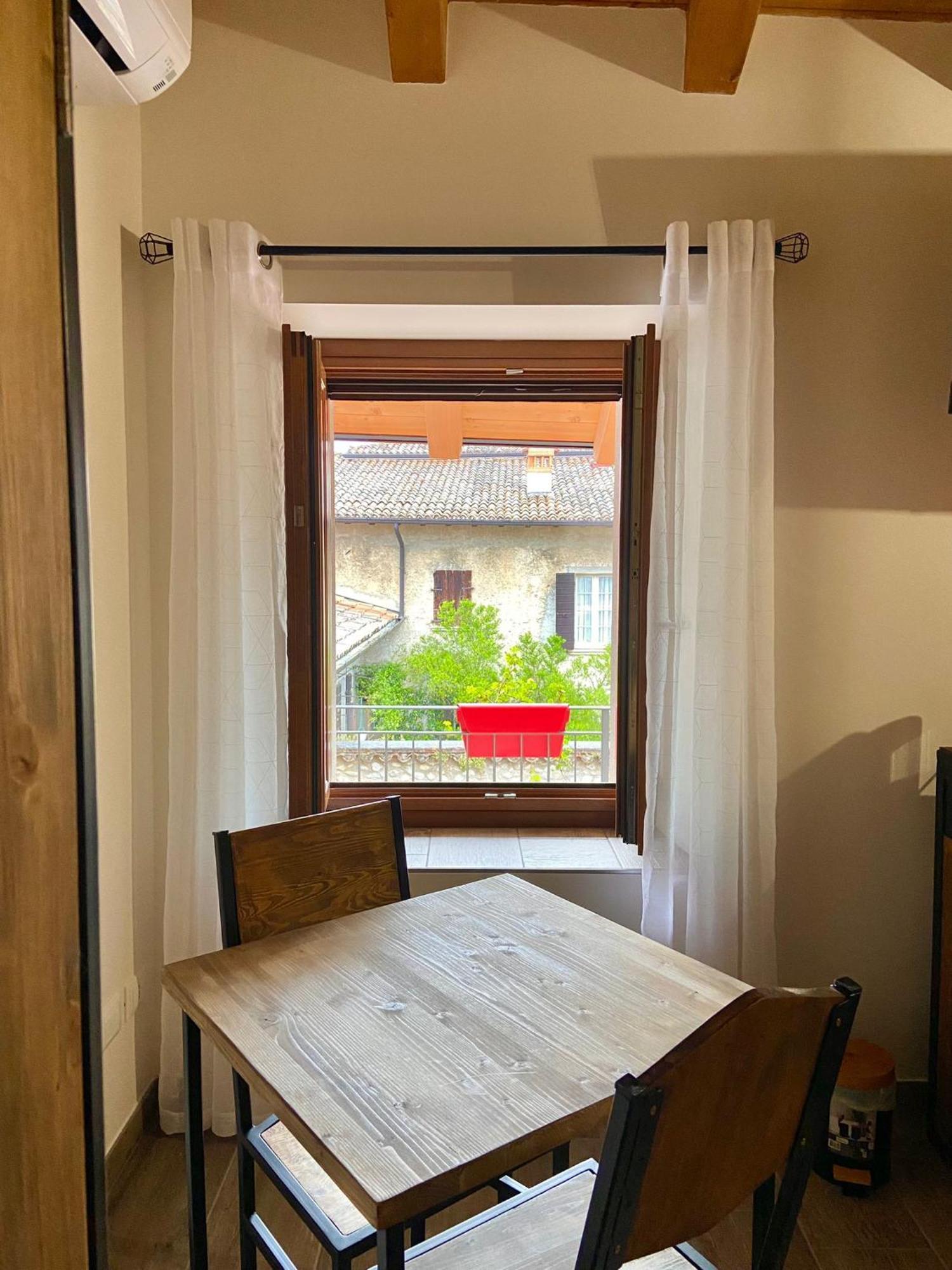 La Volpe Rossa Rooms And Apartments San Felice del Benaco Kültér fotó